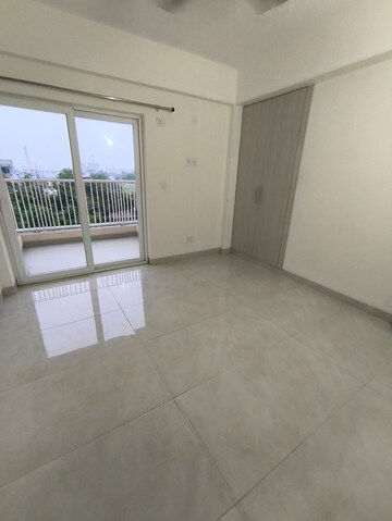 Room in 2 BHK Apartment at Eldeco Acclaim, Sohna Sector 2 – for Rent
