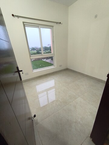 Room in 2 BHK Apartment at Eldeco Acclaim, Sohna Sector 2 – for Rent