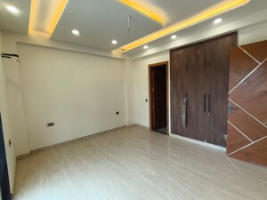 Room in 4 BHK Builder Floor at Green Fields Colony – for Sale