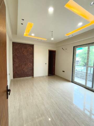 Room in 4 BHK Builder Floor at Green Fields Colony – for Sale