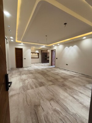 Room in 4 BHK Builder Floor at Green Fields Colony – for Sale