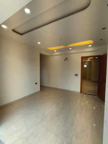Room in 4 BHK Builder Floor at Green Fields Colony – for Sale