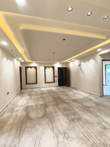 Hall in 4 BHK Builder Floor at Green Fields Colony – for Sale