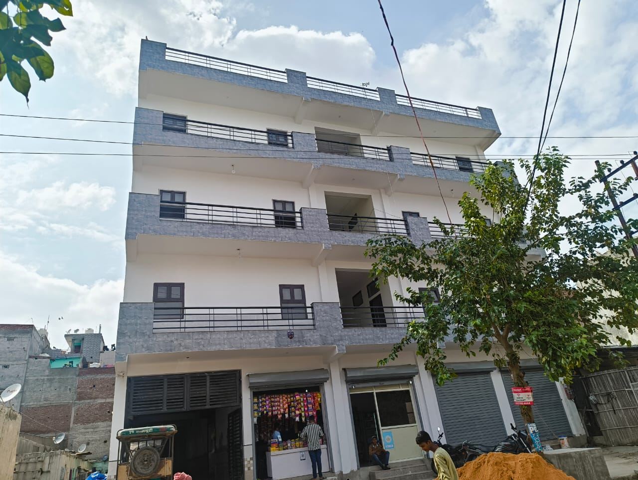 1 Rk  + Study Room 900 Sq.Ft. Independent House in Shramik Kunj Sector 66