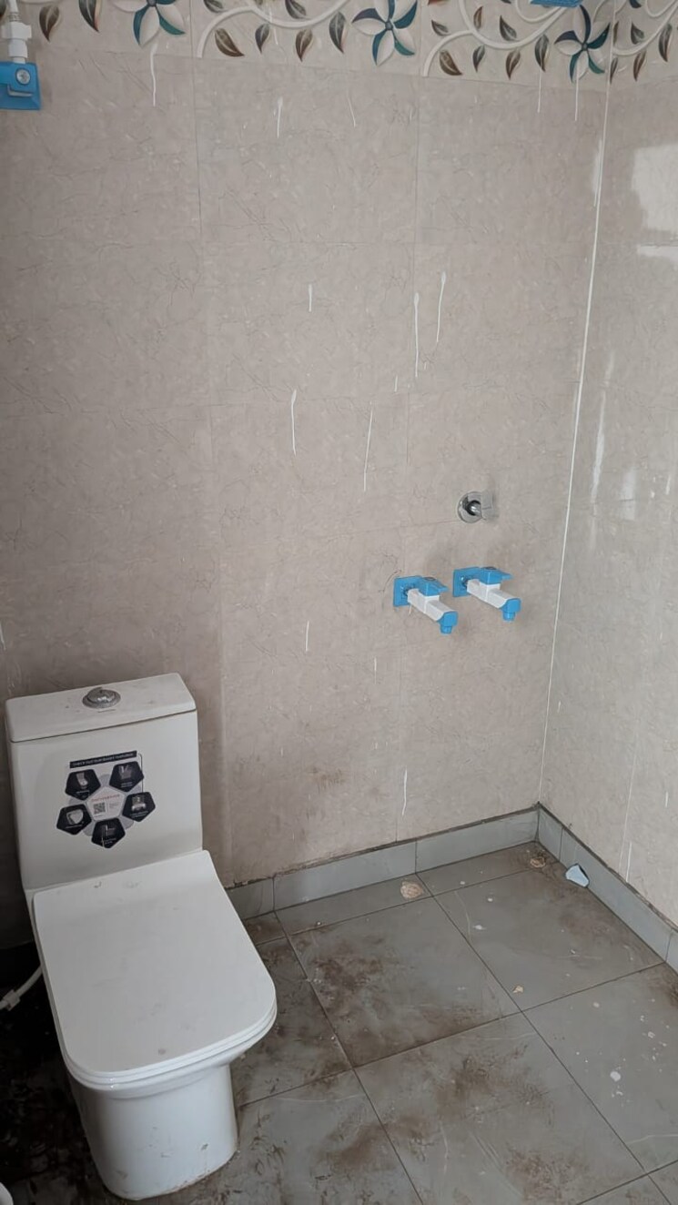 Bathroom, shramik-kunj-sector-66 1 RK 900 Sq.Ft. Independent House In Sector 66 Noida 9017016