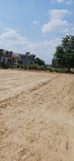 Plot For Sale in Dheeraj Nagar