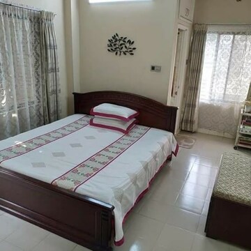 Bedroom in 3 BHK Builder Floor at Gaur City 2 – for Sale