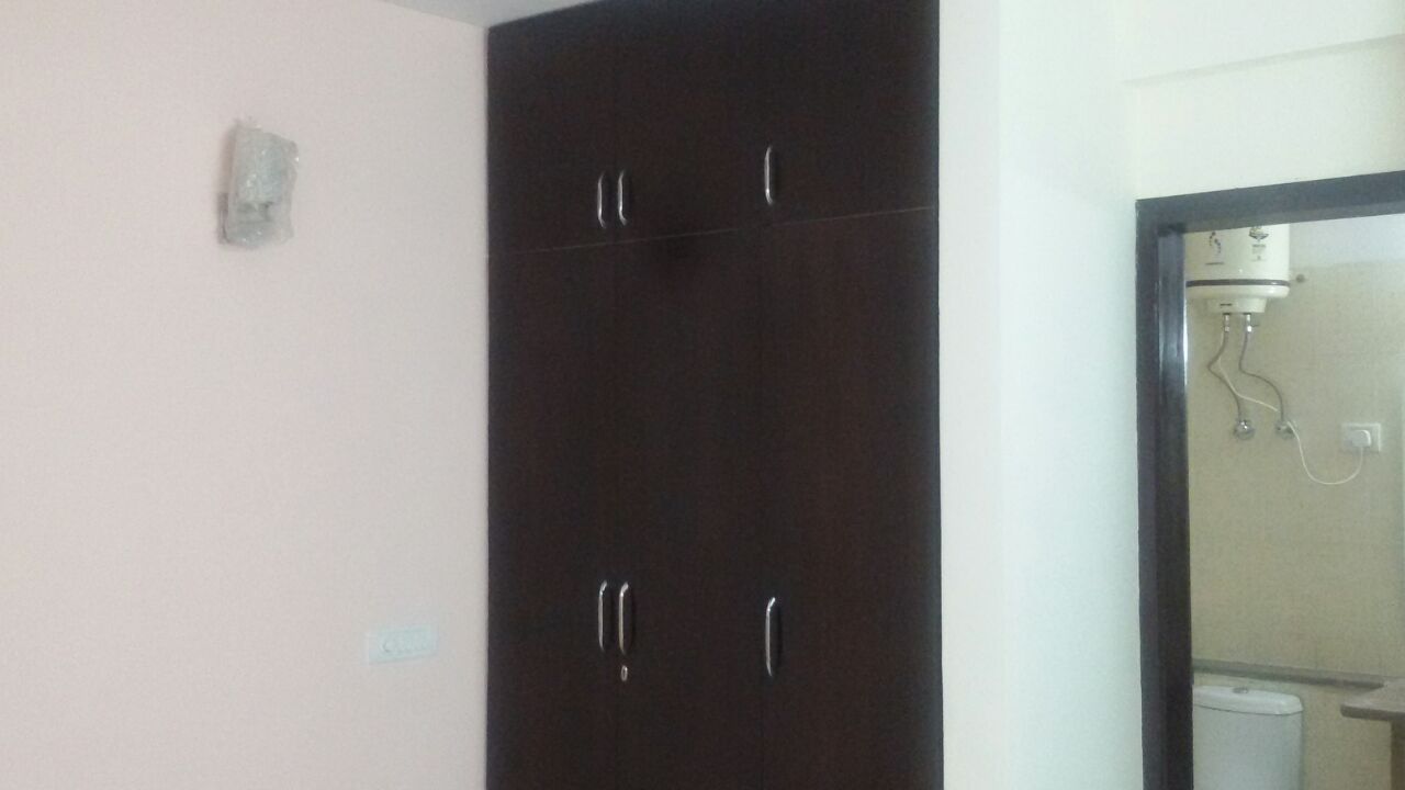3 BHK + Pooja Room Builder Floor For Rent in Unitech South City II