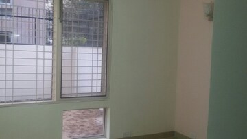 Room in 3 BHK Builder Floor at Unitech South City II, Sector 50 – for Rent