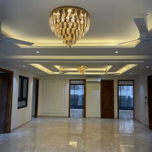 Living Room in 6+ BHK Independent House at Dlf Phase iv – for Sale