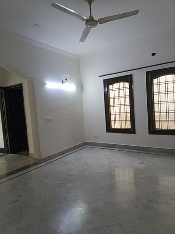 Room in 4 BHK Independent House at Sector 51 – for Rent
