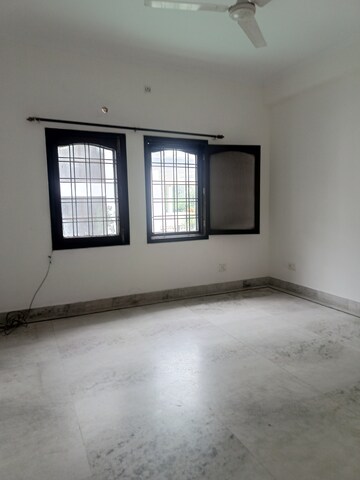 Room in 4 BHK Independent House at Sector 51 – for Rent