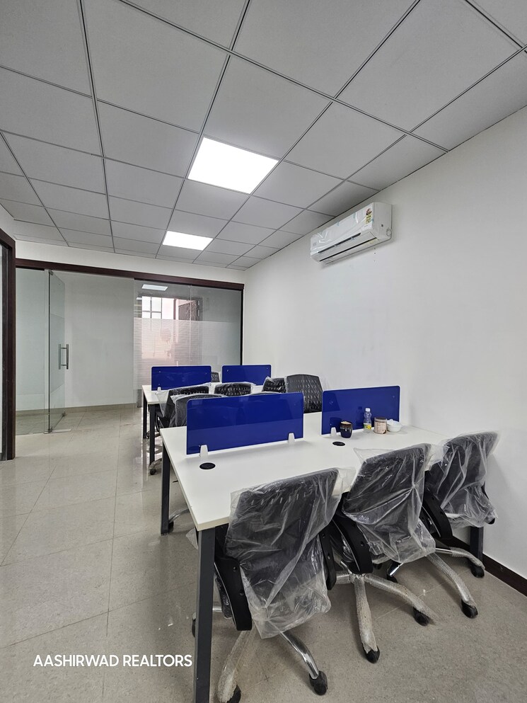 Team Area, sector 92 Commercial Office Space 2500 Sq.Ft. In Sector 92 Noida 9017217