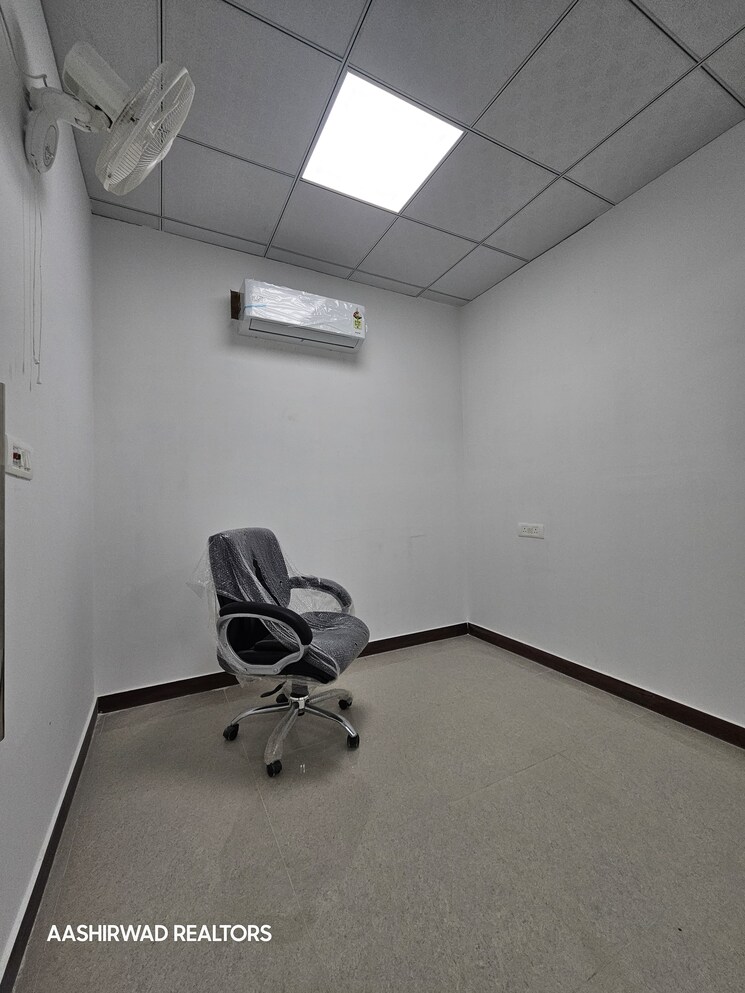 Gym, sector 92 Commercial Office Space 2500 Sq.Ft. In Sector 92 Noida 9017217