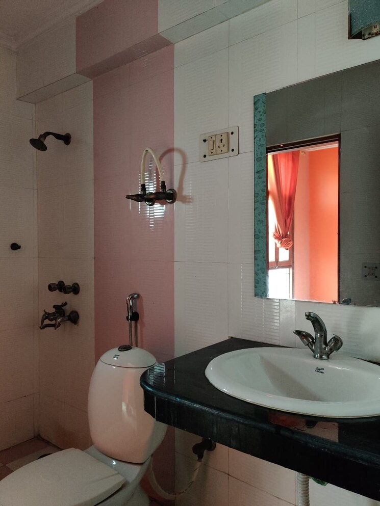 Bathroom, sector 36 greater noida 2 Bedroom 90 Sq.Mt. Independent House In Sector 36 Greater Noida Greater Noida 9017247