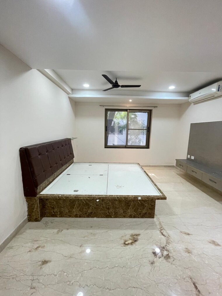 Room, banjara hills 3.5 Bedroom 3800 Sq.Ft. Apartment In Banjara Hills Hyderabad 9017301