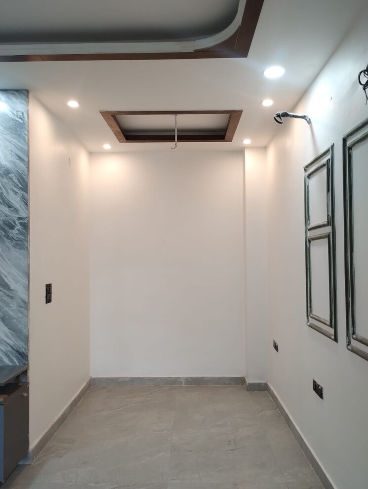 Room, sector 21c 4 Bedroom 350 Sq.Yd. Builder Floor In Sector 21c Faridabad 9017339