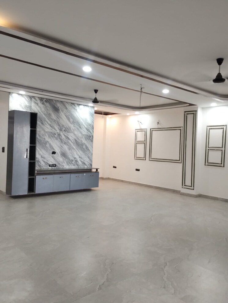 Room, sector 21c 4 Bedroom 350 Sq.Yd. Builder Floor In Sector 21c Faridabad 9017339