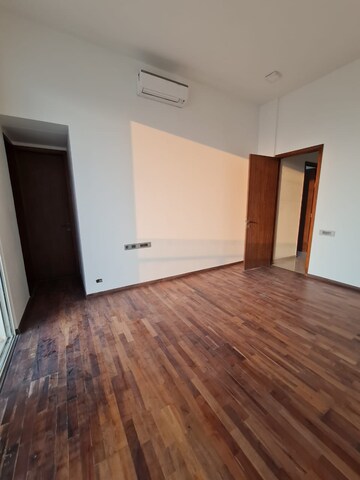 Room in 3.5 BHK Apartment at Omkar Alta Monte, Malad East – for Rent
