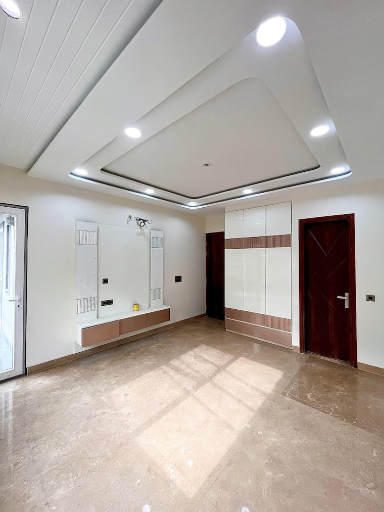 Room, rohini sector 24 4 Bedroom 120 Sq.Mt. Builder Floor In Rohini Sector 24 Delhi 9017440