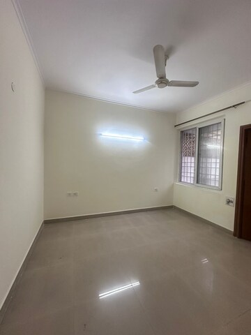 Room in 3 BHK Builder Floor at Cosmos Floors, Sector 52 – for Rent