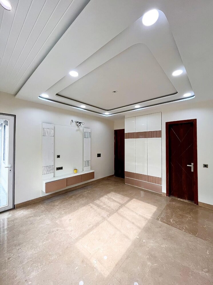 Room, rohini sector 24 4 Bedroom 120 Sq.Mt. Builder Floor In Rohini Sector 24 Delhi 9017479