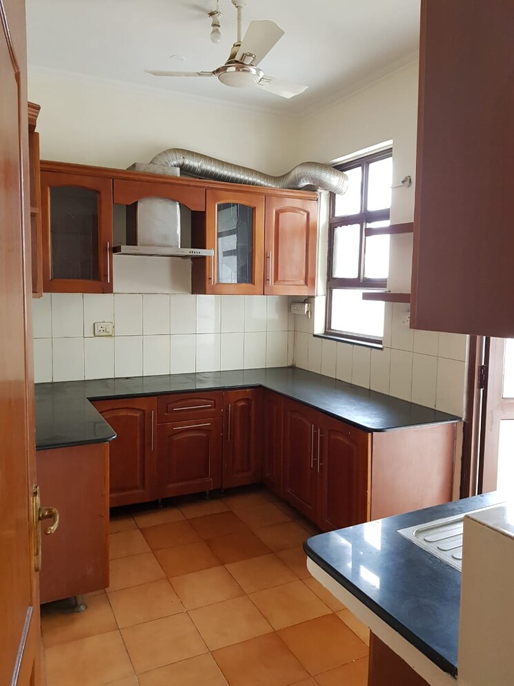 Kitchen, ardee-city 3 Bedroom 300 Sq.Yd. Builder Floor In Sector 52 Gurgaon 9017506