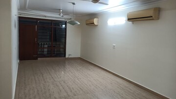 Room in 4 BHK Builder Floor at Ardee City, Sector 52 – for Rent