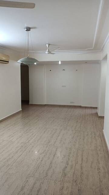 Room in 4 BHK Builder Floor at Ardee City, Sector 52 – for Rent
