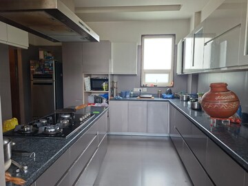 Kitchen in 3 BHK Builder Floor at Malibu Shopping Arcade, Sector 47 – for Rent