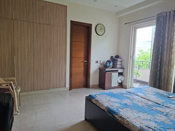 Bedroom in 3 BHK Builder Floor at Malibu Shopping Arcade, Sector 47 – for Rent