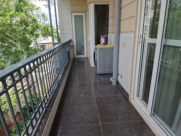 Balcony in 3 BHK Builder Floor at Malibu Shopping Arcade, Sector 47 – for Rent