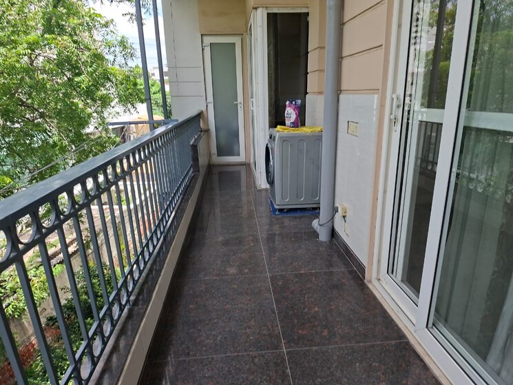 Balcony, malibu-shopping-arcade 3 Bedroom 375 Sq.Yd. Builder Floor In Sector 47 Gurgaon 9017614