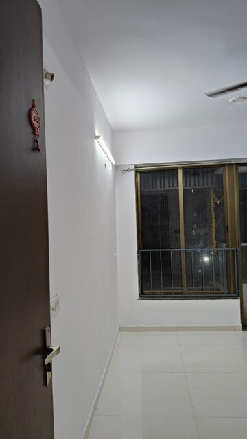 Room in 3 BHK Apartment at Vaishnodevi Circle – for Rent