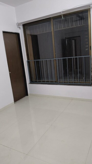 Room in 3 BHK Apartment at Vaishnodevi Circle – for Rent