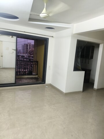 Room in 2 BHK Apartment at Triveni Majesta, Kalyan West – for Rent