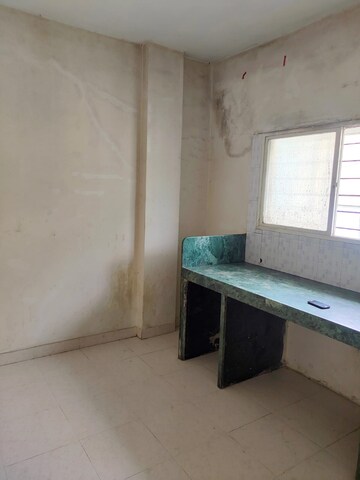 Room in 2.5 BHK Apartment at Pate West Coast Park, Shivane – for Rent