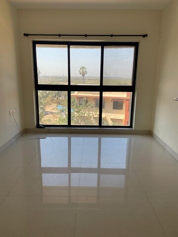 Room in 2 BHK Apartment at Rustomjee Meridian, Kandivali West – for Rent