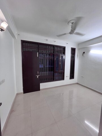 Building Lobby in 3 BHK Apartment at Ansal Plaza Gurgaon, Palam Vihar – for Rent