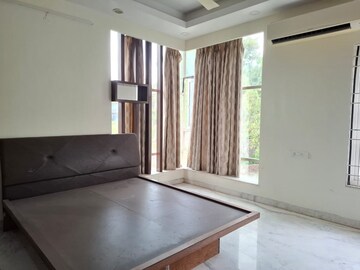 Room in 4 BHK Apartment at Banjara Hills – for Rent