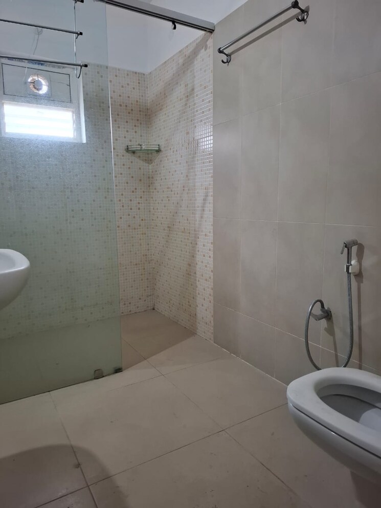 Bathroom, banjara hills 4 Bedroom 3500 Sq.Ft. Apartment In Banjara Hills Hyderabad 9017694