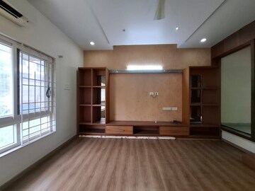Room in 4 BHK Apartment at Banjara Hills – for Rent