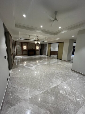 Room in 5 BHK Villa at Vipul Tatvam Villas, Sector 48 – for Rent
