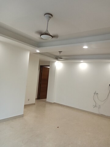 Room in 3 BHK Builder Floor at RWA Residential Society Sector 46, Sector 46 – for Rent