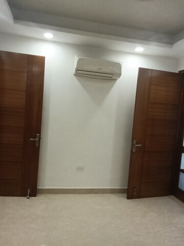 Room in 3 BHK Builder Floor at RWA Residential Society Sector 46, Sector 46 – for Rent