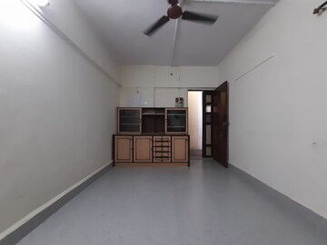 Room in 1 RK Apartment at Goregaon East – for Rent