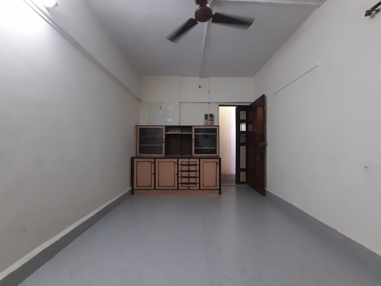 Room, goregaon east 1 RK 320 Sq.Ft. Apartment In Goregaon East Mumbai 9017788