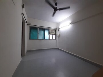 Room in 1 RK Apartment at Goregaon East – for Rent