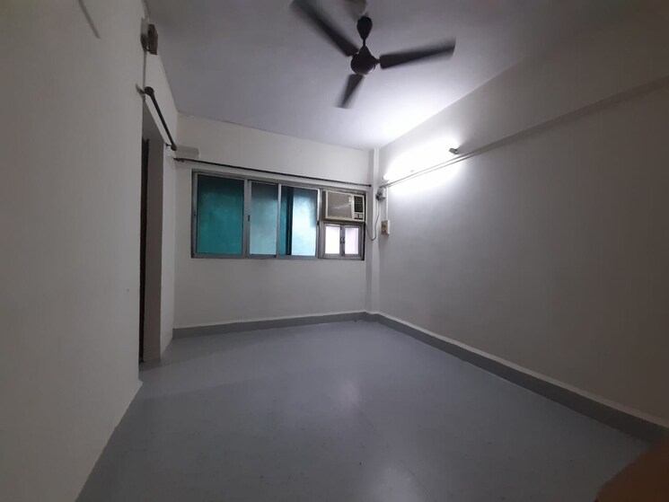 Room, goregaon east 1 RK 320 Sq.Ft. Apartment In Goregaon East Mumbai 9017788