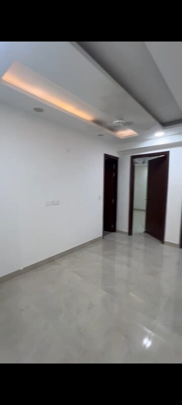 Room in 3 BHK Builder Floor at Andheria Mor Village – for Sale